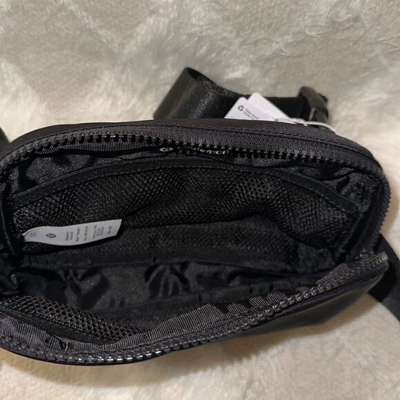 lululemon 1L Black Everywhere Belt Bag Fanny Pack Water Repellent Black Logo - Picture 9 of 13
